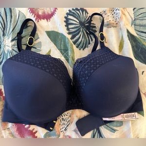 Incredible by Victoria’s Secret Lined Perfect Coverage blue bra